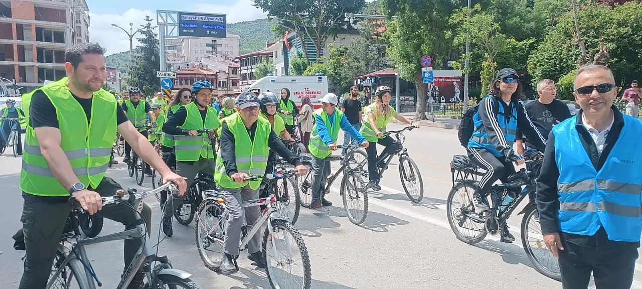 Yeşilay'ın 13. Bisiklet Turu Afyonkarahisar'da Gerçekleştirildi