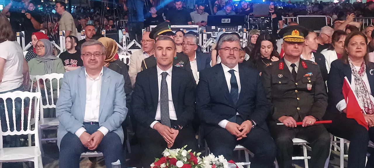 'Bu Ülkenin Yegane Sahibi Aziz Milletimizdir'