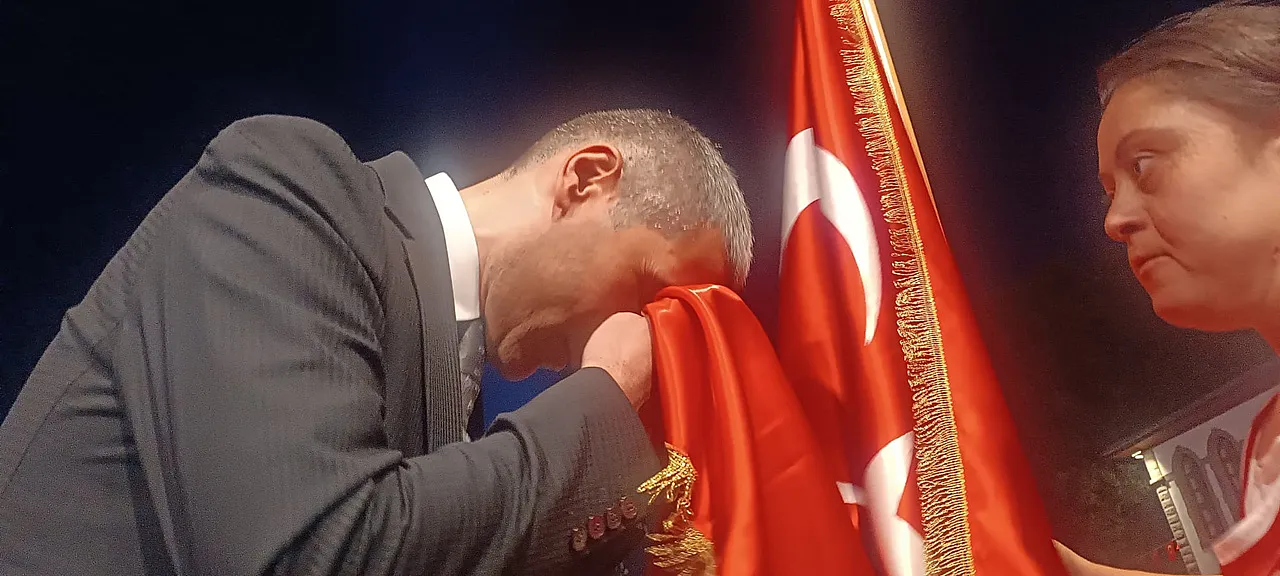'Bu Ülkenin Yegane Sahibi Aziz Milletimizdir'