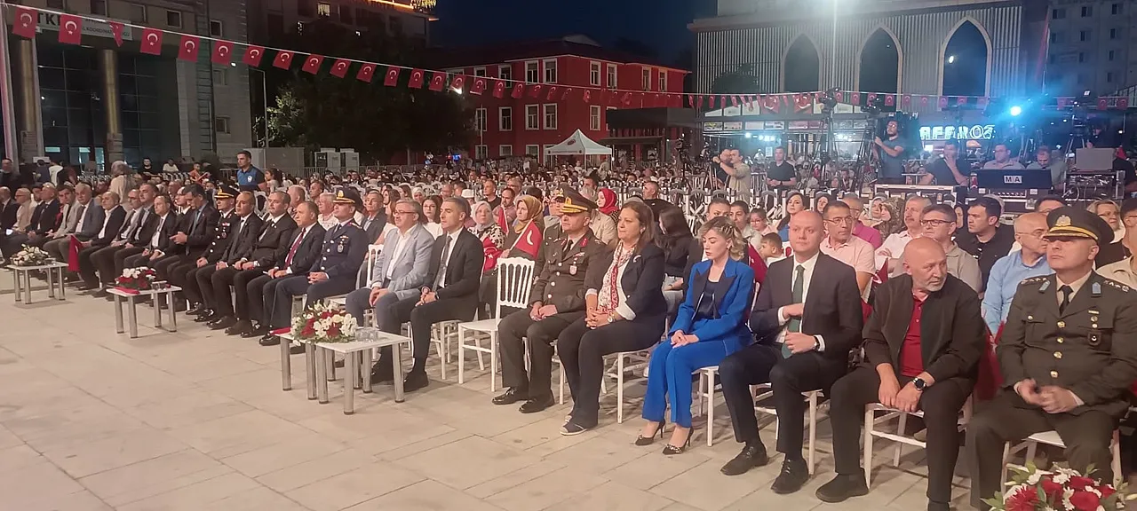 'Bu Ülkenin Yegane Sahibi Aziz Milletimizdir'