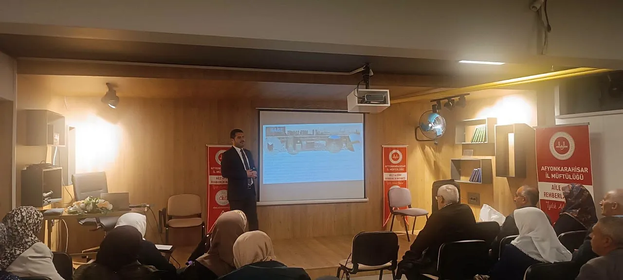 Afyon'da Umre Seminerleri Sürüyor