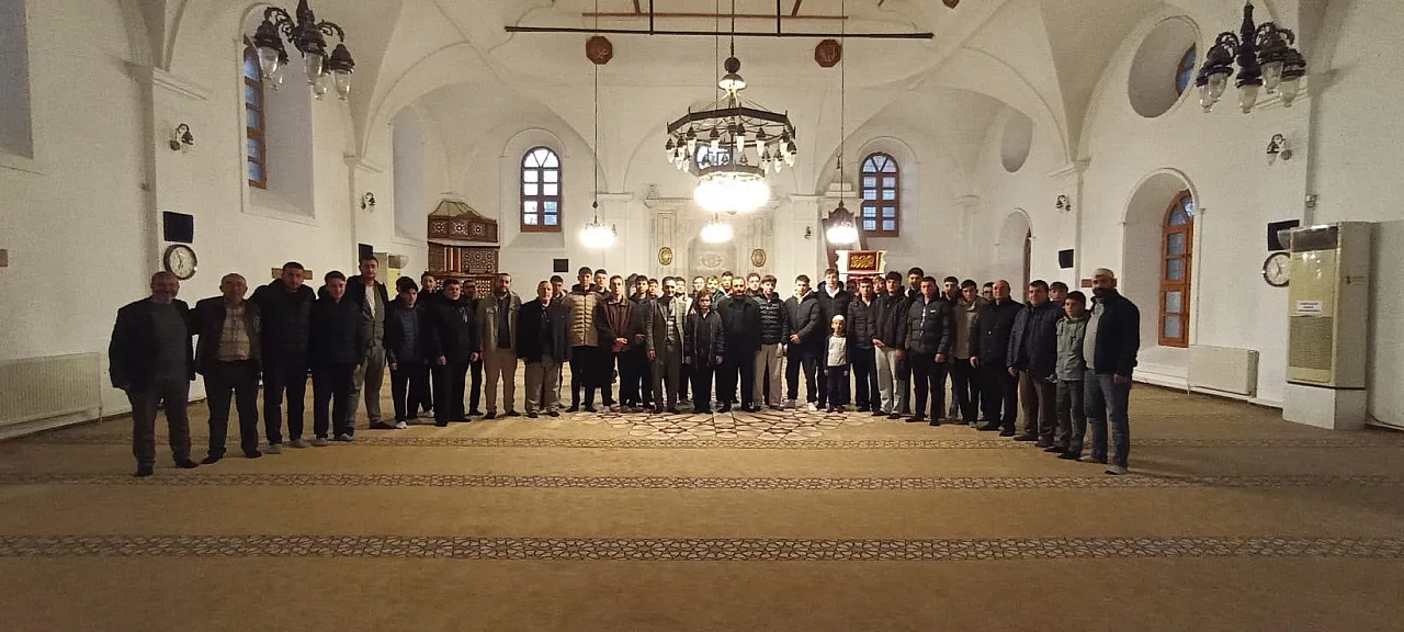 Bolvadin'de Gençler Sabah Namazında Buluştu