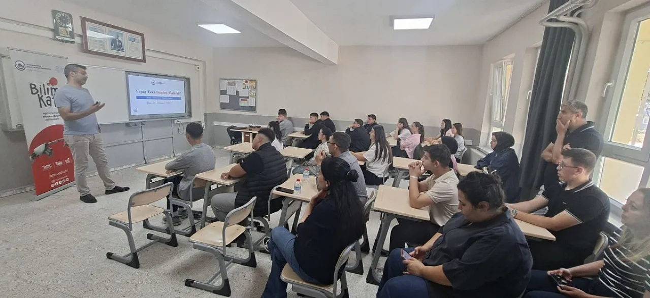 Yapay Zekâ Korkulacak Bir Rakip mi? AFSÜ'lü Akademisyen Noktayı Koydu