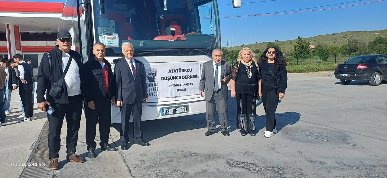 ADD'li Gençler, İsmet İnönü'nün Kızıyla Sohbet Etti