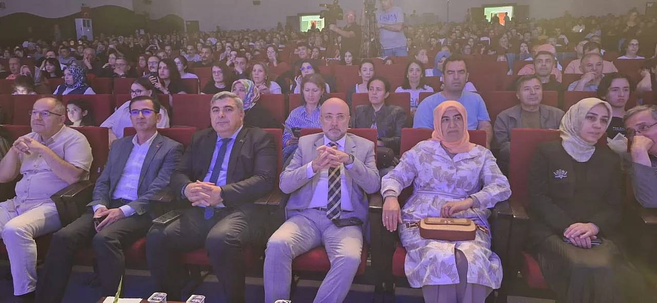 Afyonkarahisar'da Maarif Koro Ve Halk Dansları Topluluğu Rüzgârı Esti