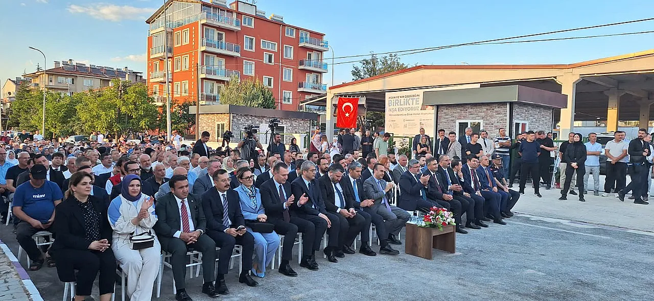 'Kamu İmkanlarını Yolsuzluk Ve Yozlaşmaya Vesile Kılıyorlar'