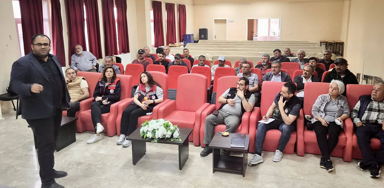 Afyon'un 4 İlçesinde Çiftçiler Bilgilendirildi