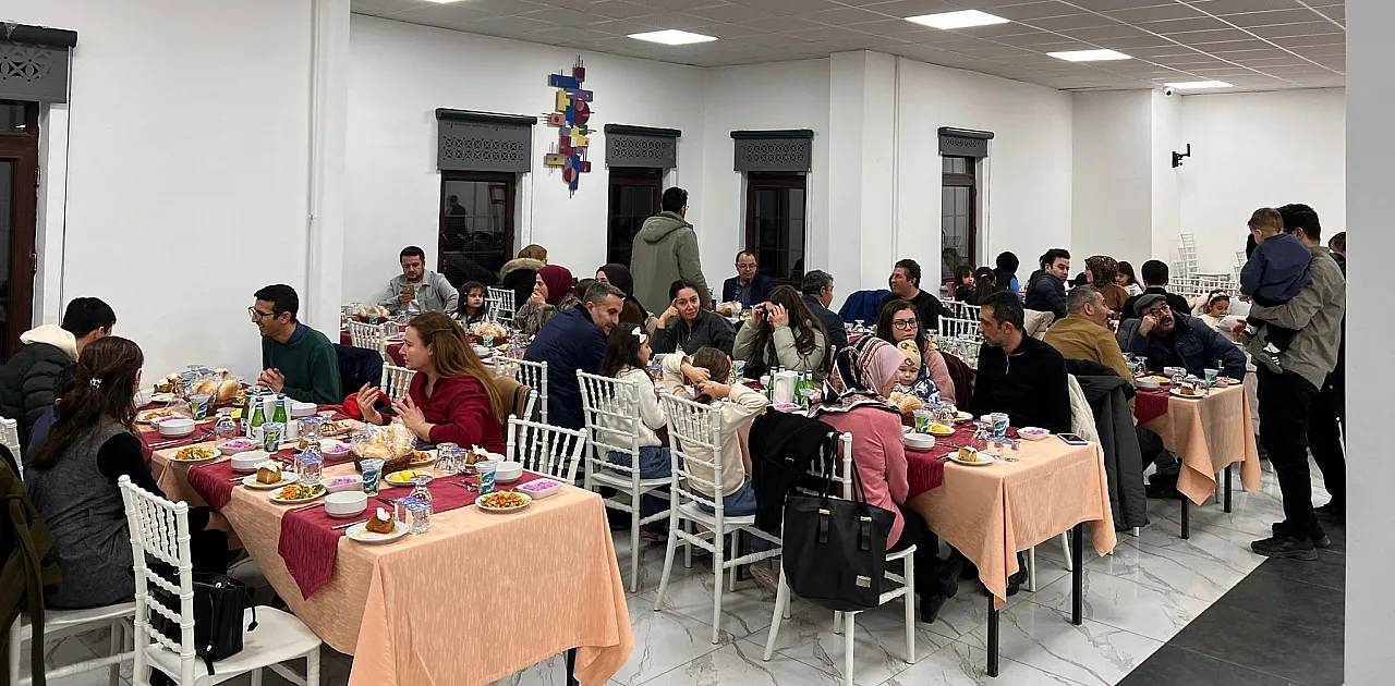 Afyon Eğitim Bir Sen Vefa Plaketleri Dağıttı