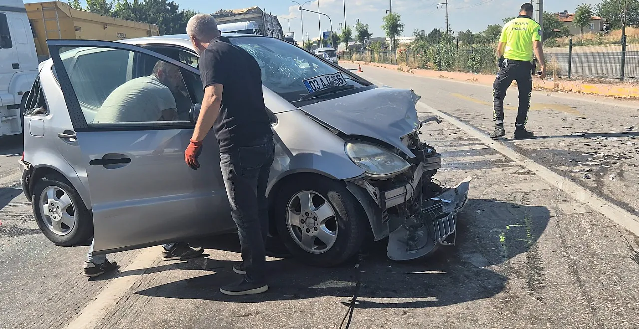 Ambulansa Yol Vermek İsterken Zincirleme Facia!