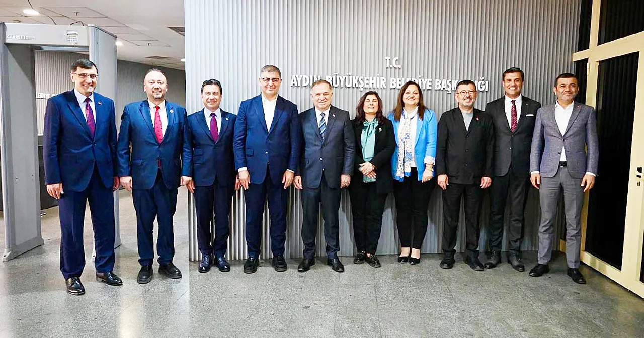 'İlk' Topuklu Efe Ve Ak Parti