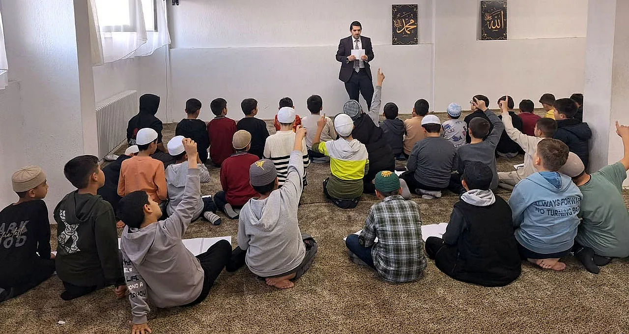 Dijital Tehlike Kapıda: Afyon'da Öğrencilere Özel Eğitim