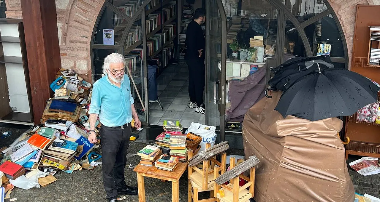 Afyon'dan Üsküdar Sahafları'na Mesaj: Geçmiş Olsun