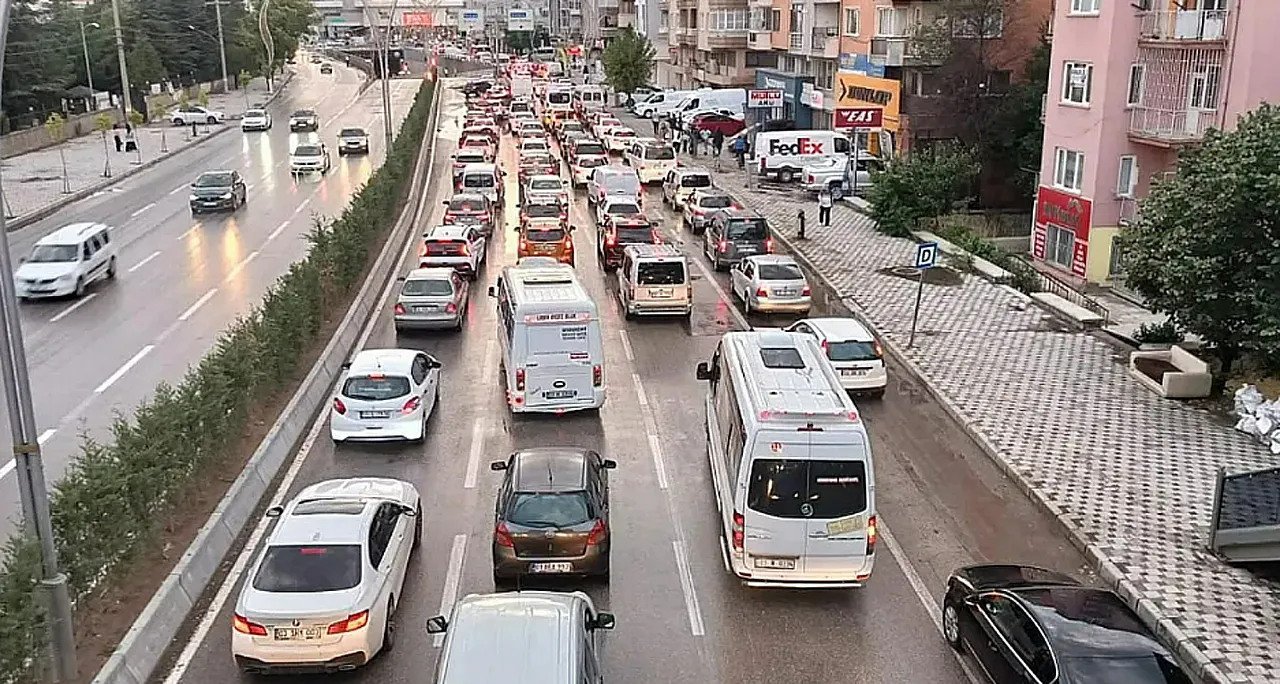 Afyon'da EDS Cezaları Başlıyor: Bu Tarihi Not Edin! Sürücüler Dikkat! Hepsi Takipte
