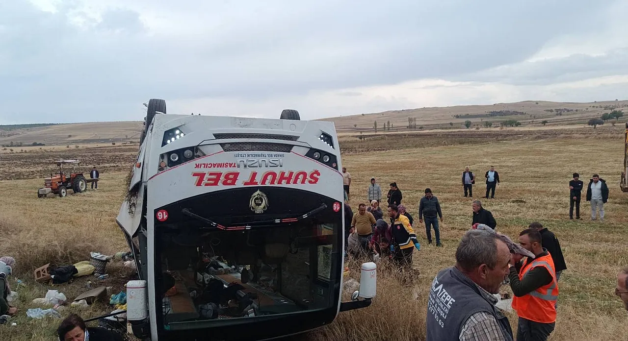 Afyonkarahisar'da Midibüs Şarampole Devrildi: 25 Kişi Yaralandı