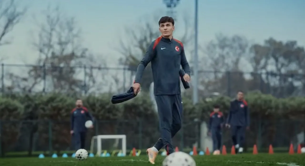 Eğlenceli Reklamda İki Afyonlu Yıldız