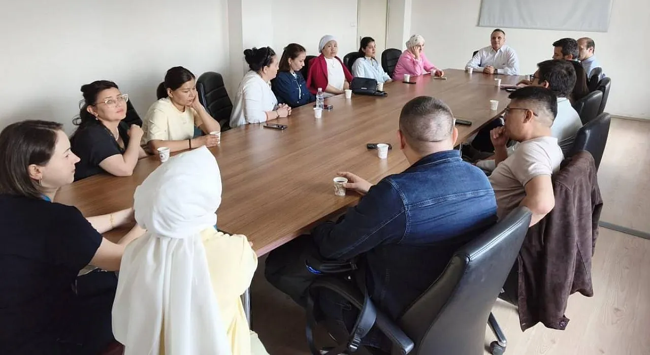 Kazakistan'lı Sağlık Yöneticileri Türkiye'deki Sağlık Uygulamalarını AFSÜ'de Deneyimledi