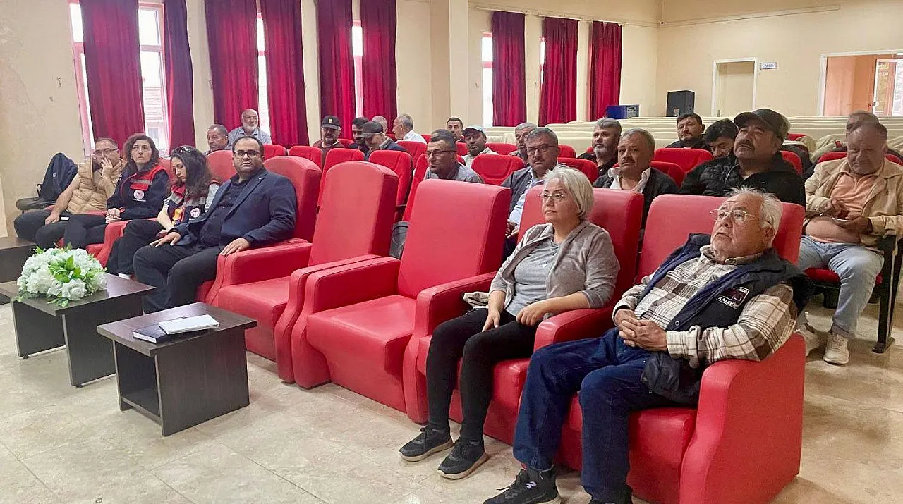 Afyon'un 4 İlçesinde Çiftçiler Bilgilendirildi