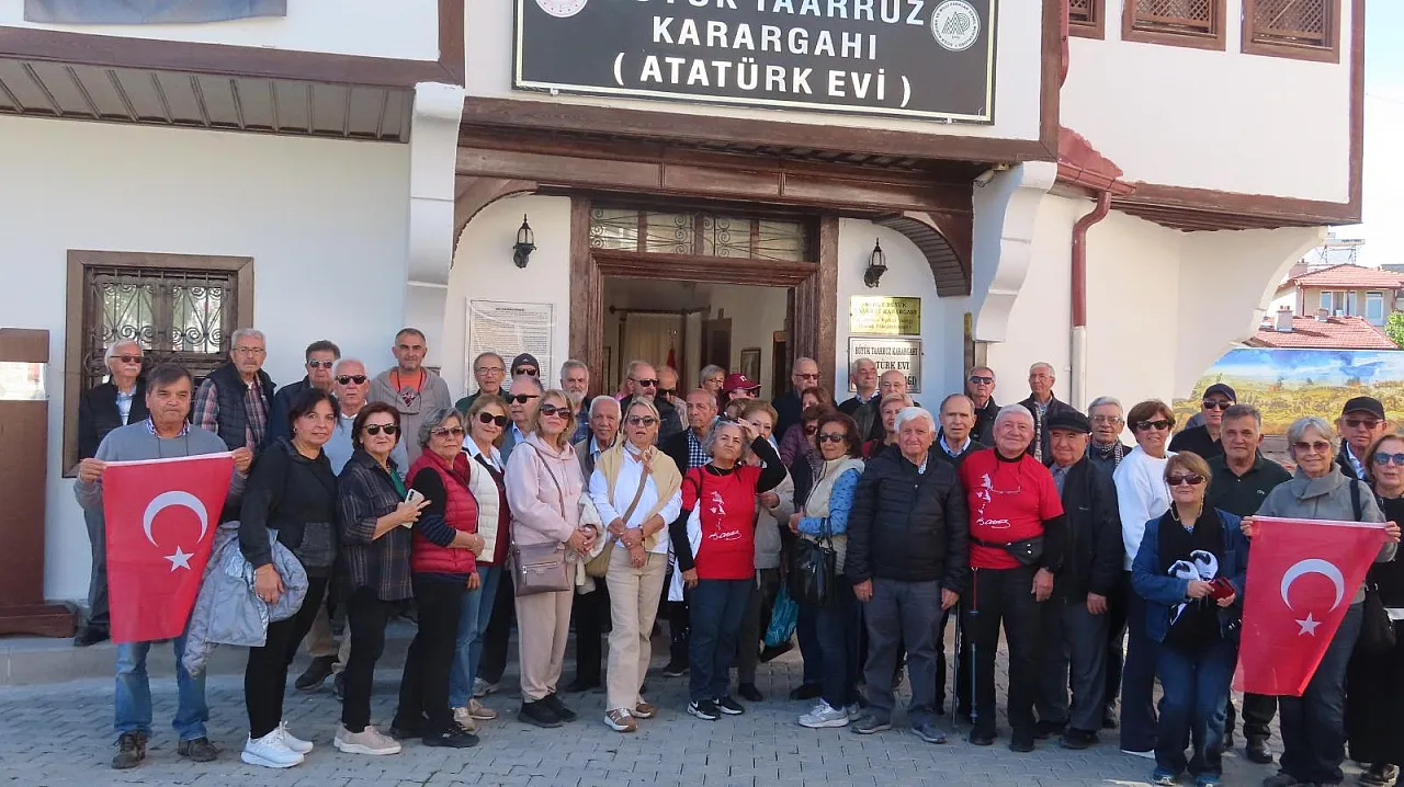 53 Yıl Sonra Aynı Masada: İTÜ'lüler Afyon'da Buluştu!