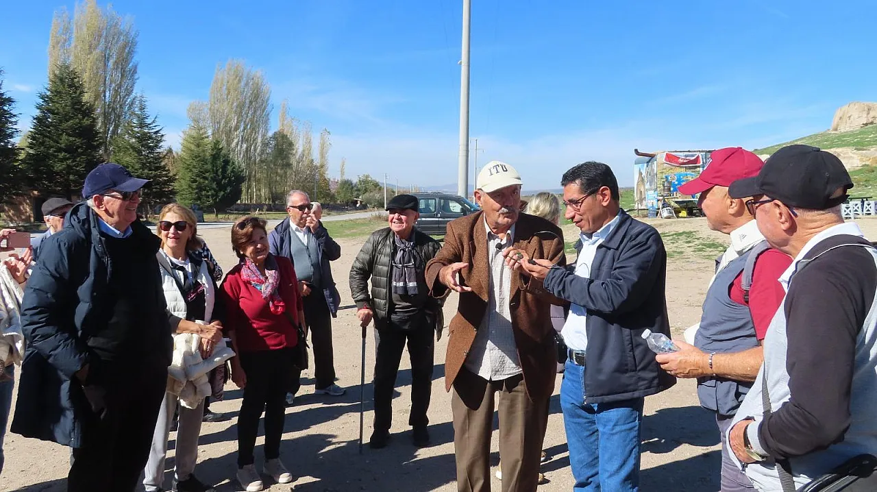 53 Yıl Sonra Aynı Masada: İTÜ'lüler Afyon'da Buluştu!
