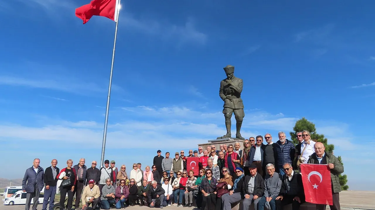 53 Yıl Sonra Aynı Masada: İTÜ'lüler Afyon'da Buluştu!