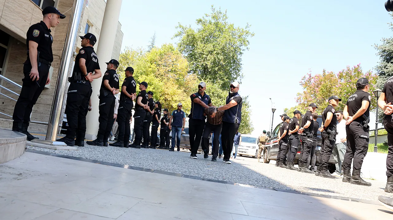 Afyon'da yakalanan FETÖ'cü Terörist Adliye'de