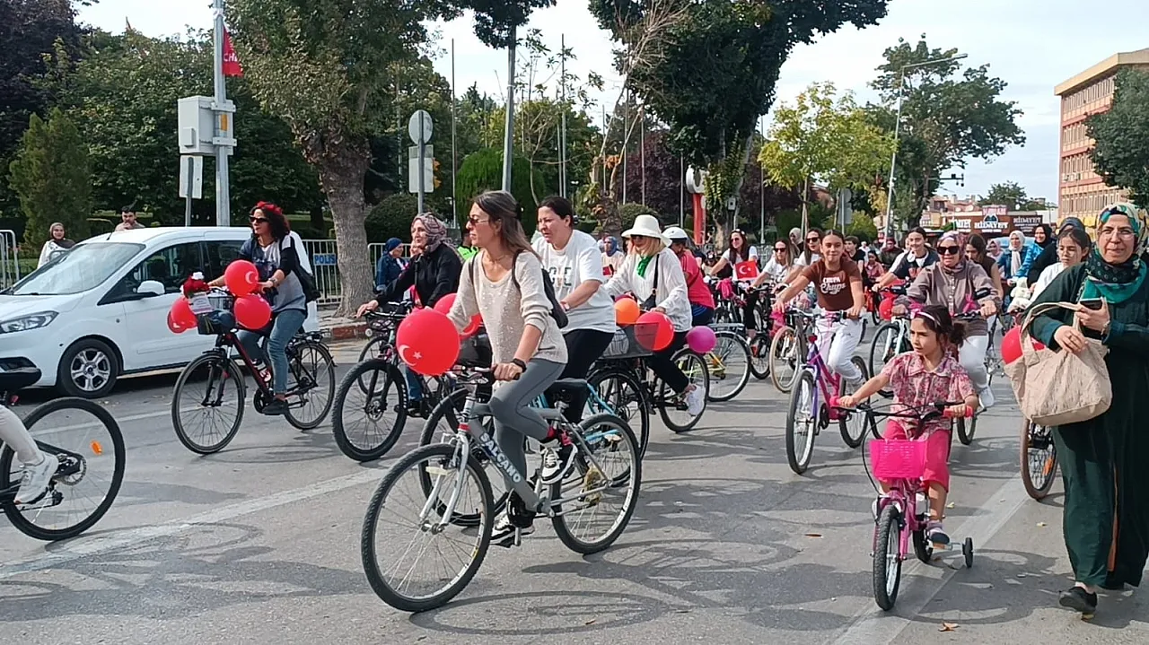 Kadınlar, Sağlık Ve Çevre İçin 8'inci Kez Pedal Çevirdi