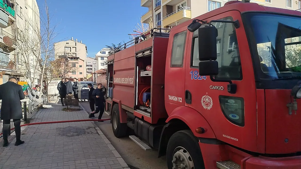 Afyon'da 5 Katlı Binada Yangın Çıktı