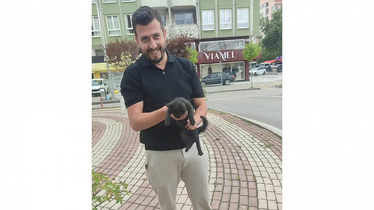 Park Halindeki Otomobilde Nefes Kesen Kurtarma Operasyonu