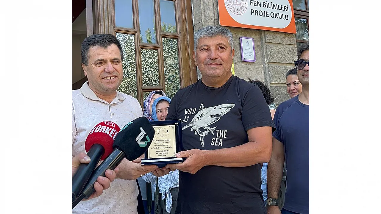 35 Yıl Sonra Buluştular: Afyon Lisesi 1991 Mat-B Mezunları Bir Araya Geldi