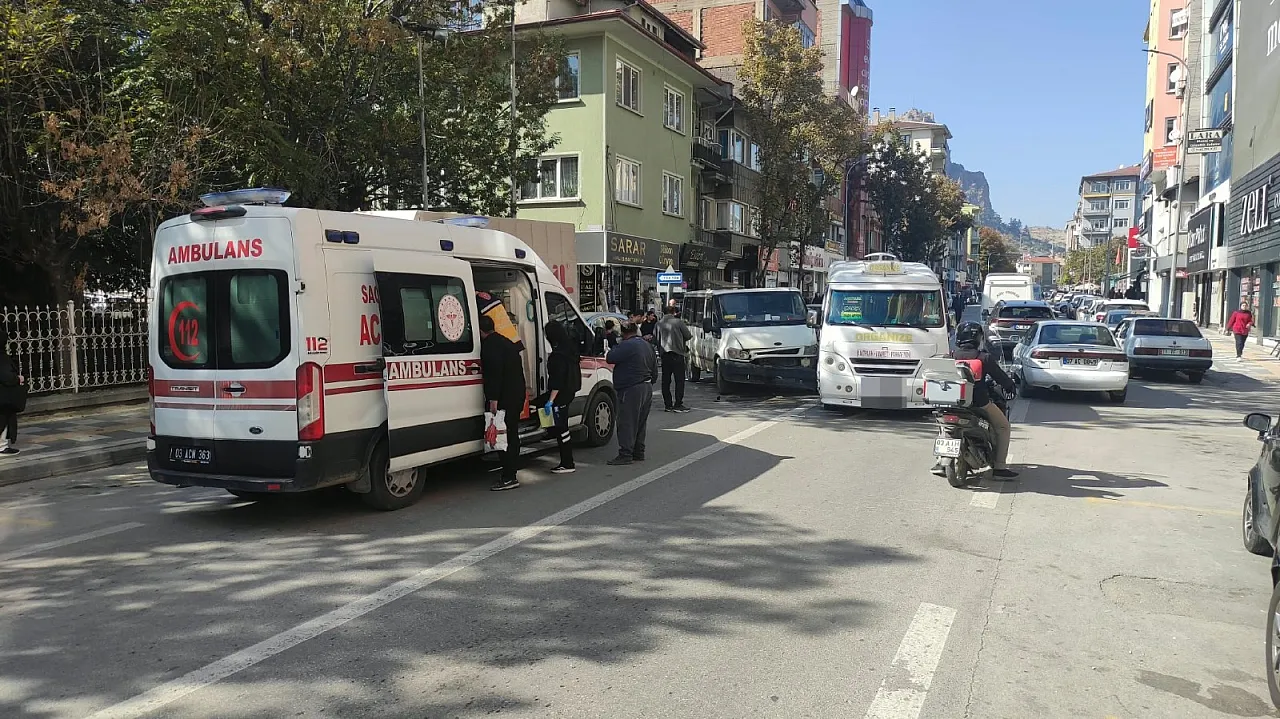 Ters Yönden Çıktı, Hat Minibüsüne Çarptı!