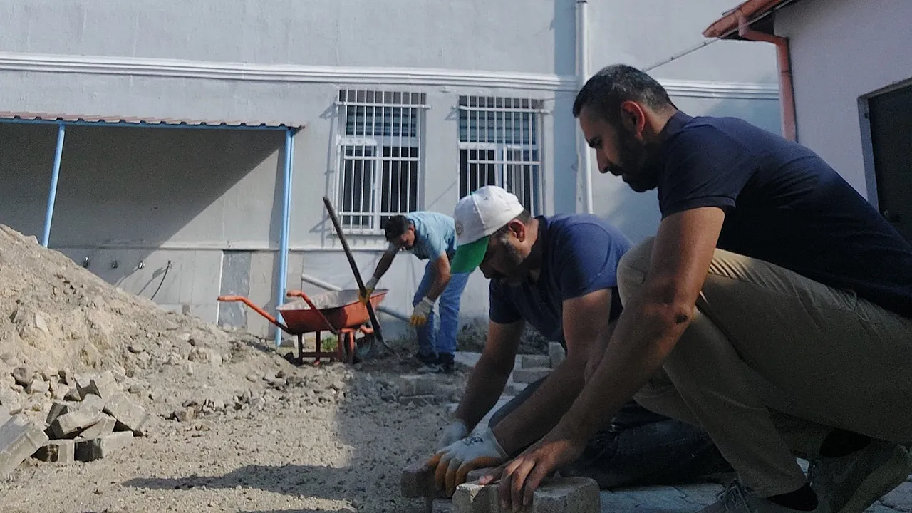 Okul İdareci Ve Çalışanlarından Örnek Davranış