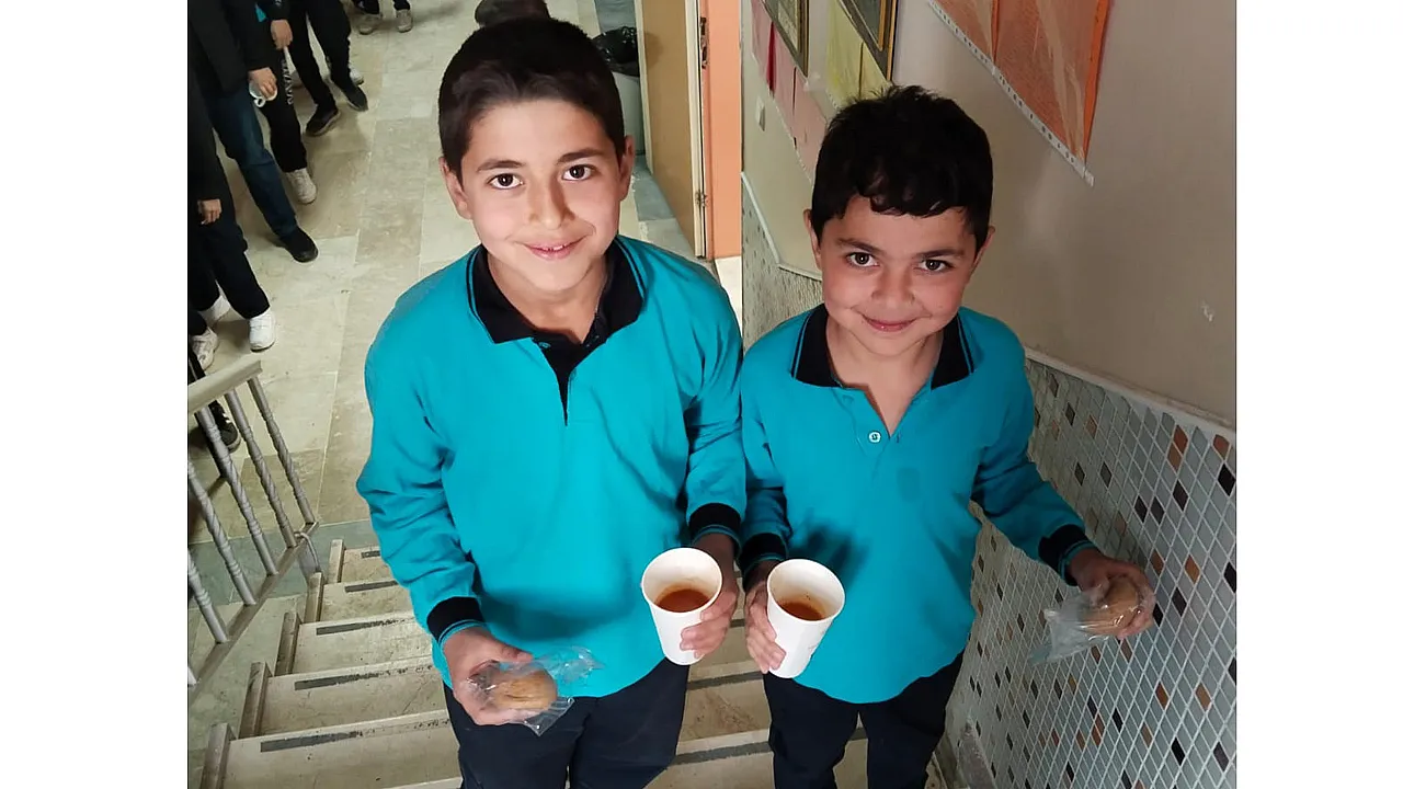 Afyon'da Valilik Desteğiyle Haftada 22 Bin Öğrenciye Sıcak Çorba