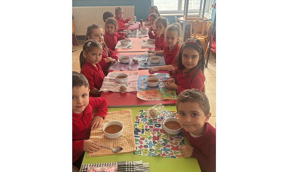 Afyon'da Valilik Desteğiyle Haftada 22 Bin Öğrenciye Sıcak Çorba