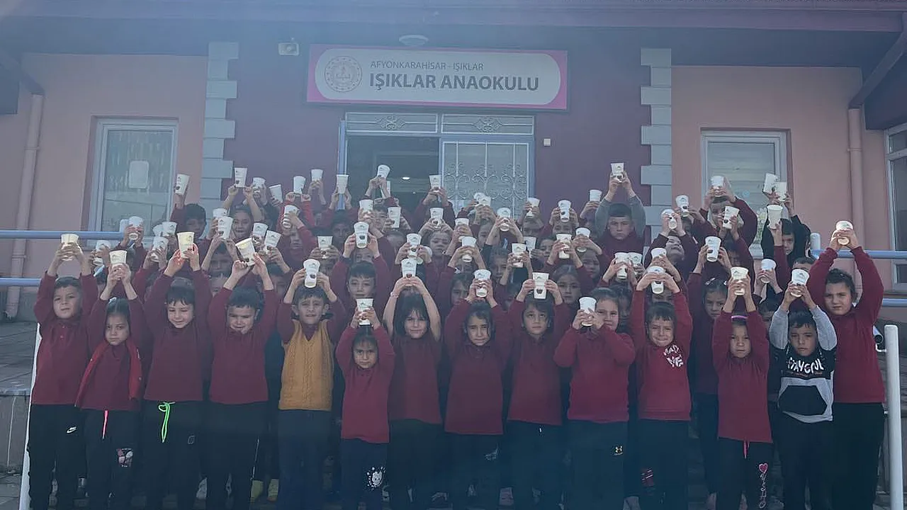 Afyon'da Valilik Desteğiyle Haftada 22 Bin Öğrenciye Sıcak Çorba