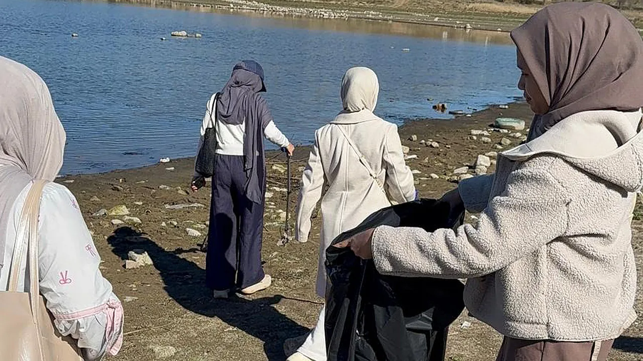 Uluslararası Öğrenciler Hem Keşfettiler, Hem Temizlediler