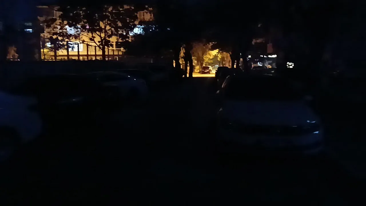 Aynı Cadde... Bir Taraf Karanlık, Bir Taraf Aydınlık