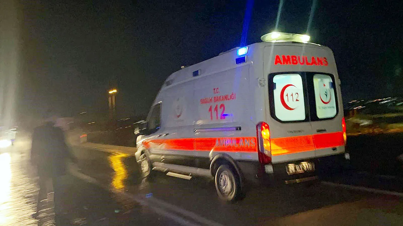 Eskişehir-Afyon Yolunda Kafa Kafaya Çarpıştılar: 9 Yaralı