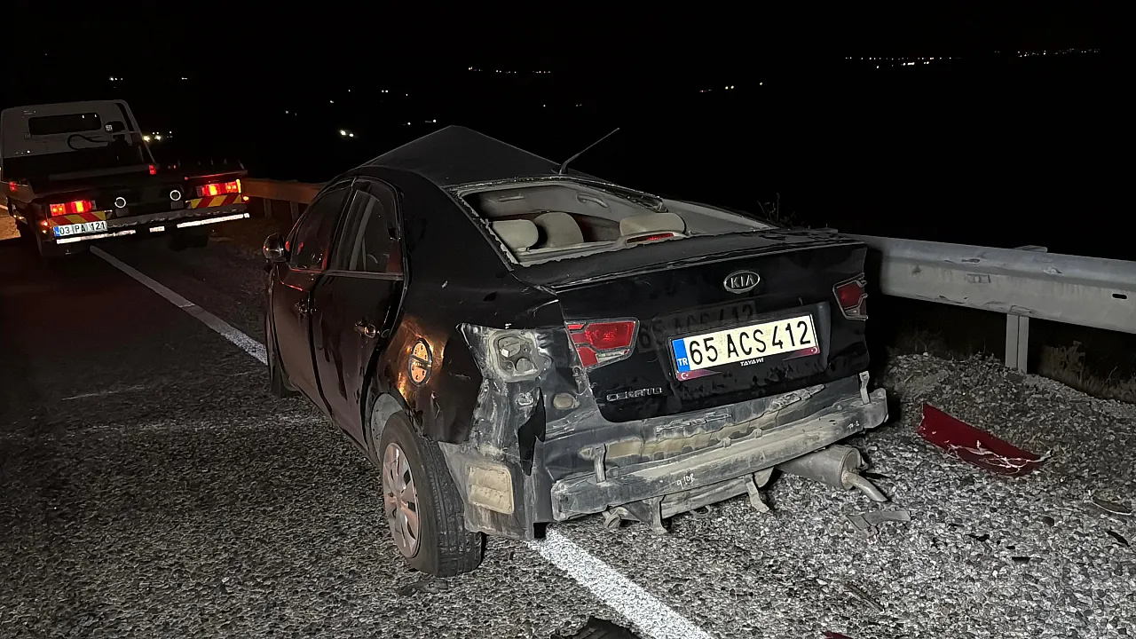 Tıra Çarpan Otomobilde 4 Kişi Yaralandı