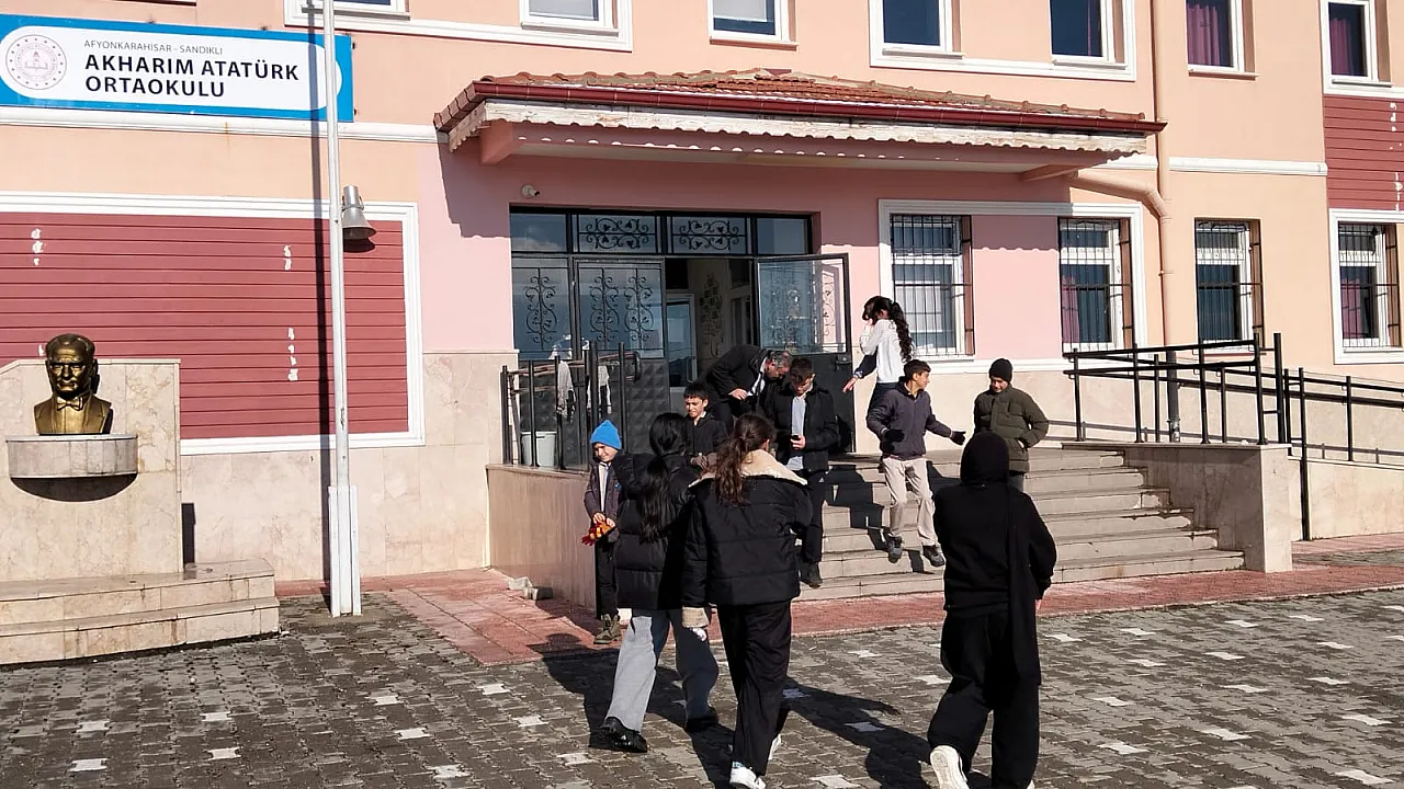 Afyon'da Müdür Yardımcısı Makamını Terk Etti!