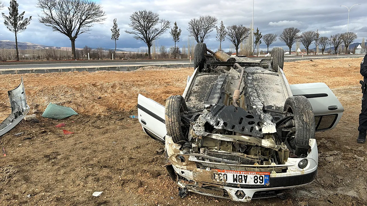 Afyonkarahisar'da Takla Atan Araç Şarampole Uçtu