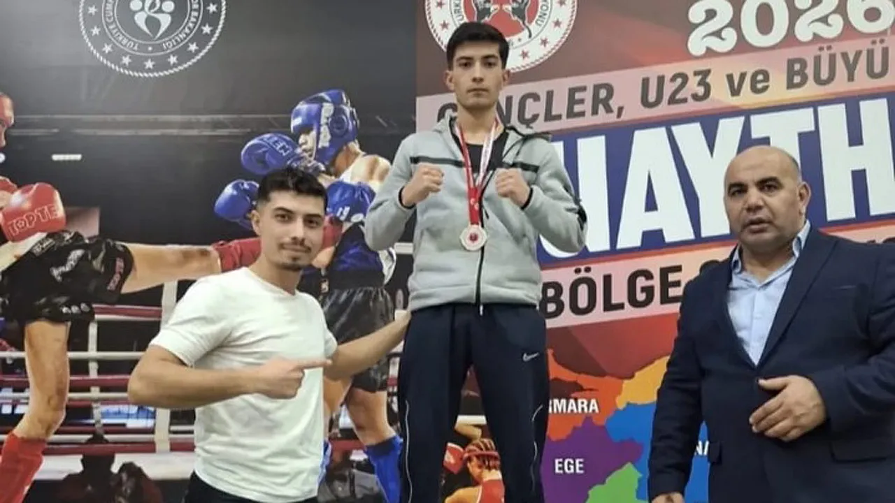 Madalyalara Demir Yumruk Damgası