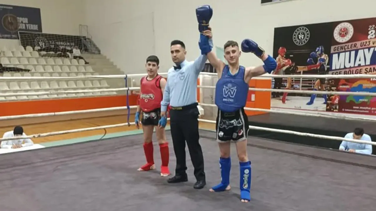 Madalyalara Demir Yumruk Damgası