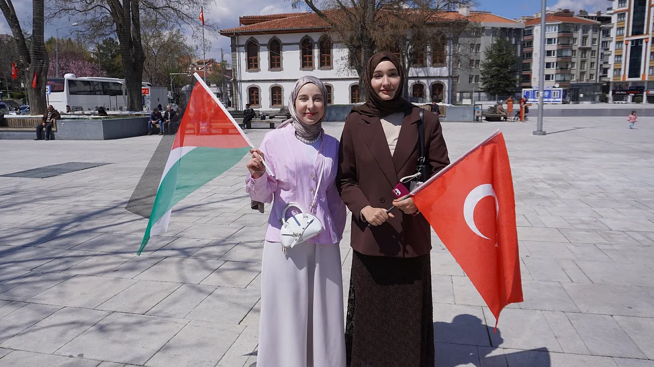 Kadınanalar Kültür Derneği: Kalbimiz Filistin'le Atıyor