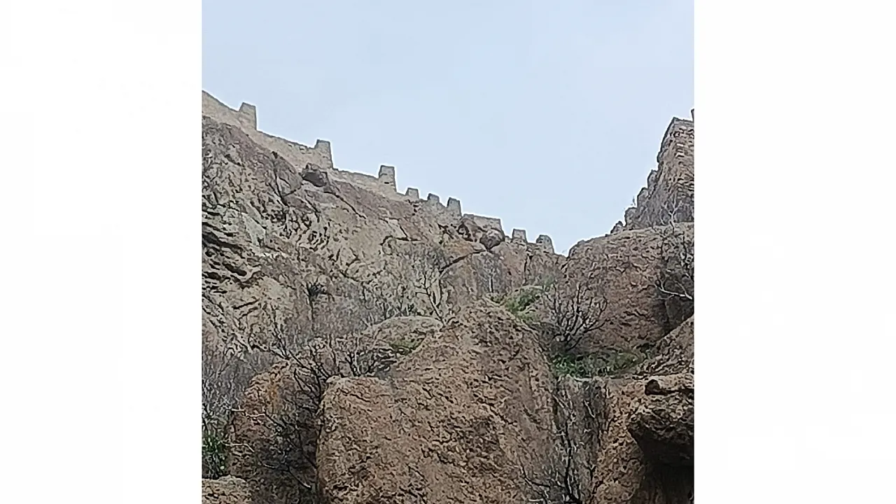 Kale'ye Kaçtı, Polis ve İtfaiye İndirdi