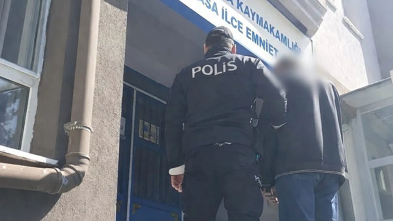 Polis Sinanpaşa'da Yakaladı Şimdi Cezaevinde