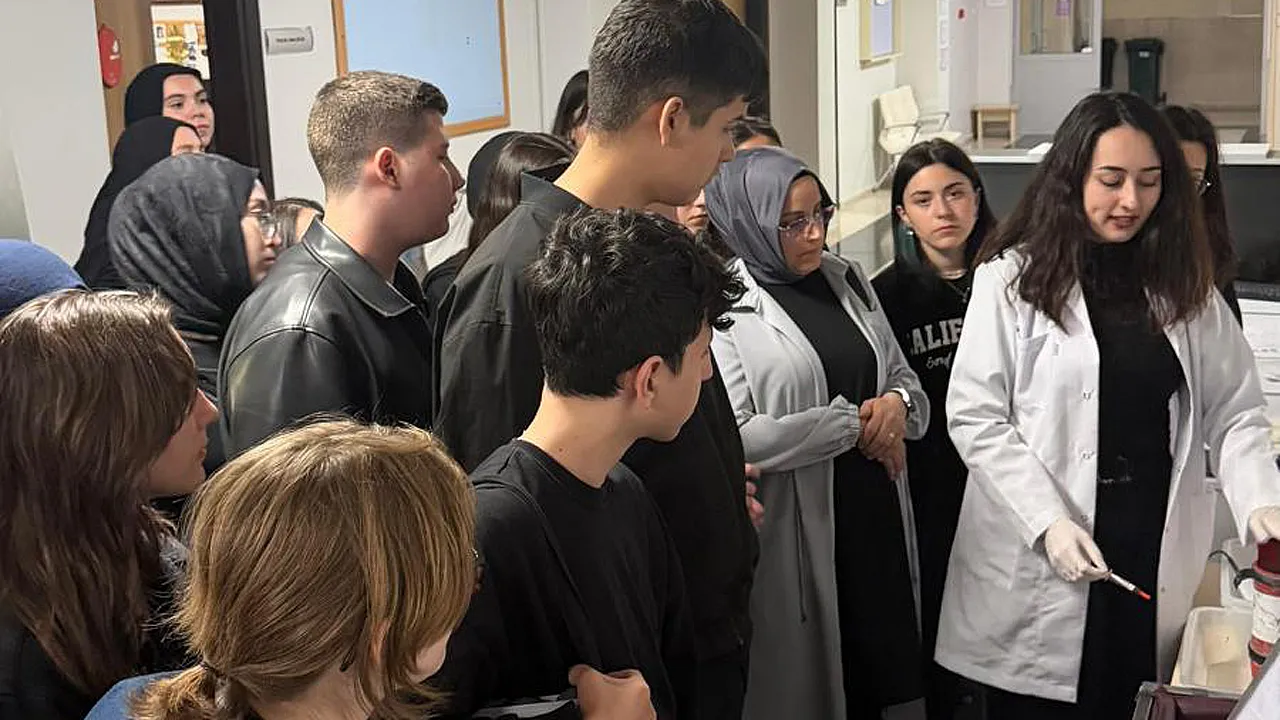 AFSÜ Başhekimi Balcı'dan Gençlere İlham Veren Buluşma