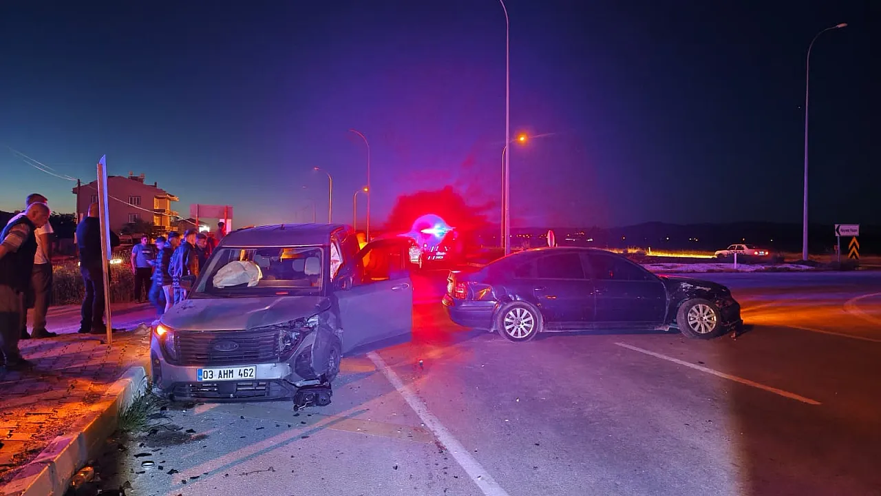 İki Otomobilin Çarpıştığı Kazada 4 Kişi Yaralandı