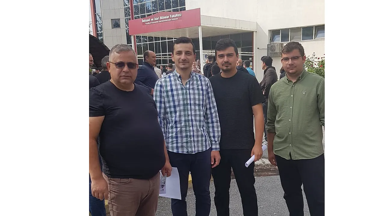 3 Oğlu İle Birlikte Üniversite Okuyacak