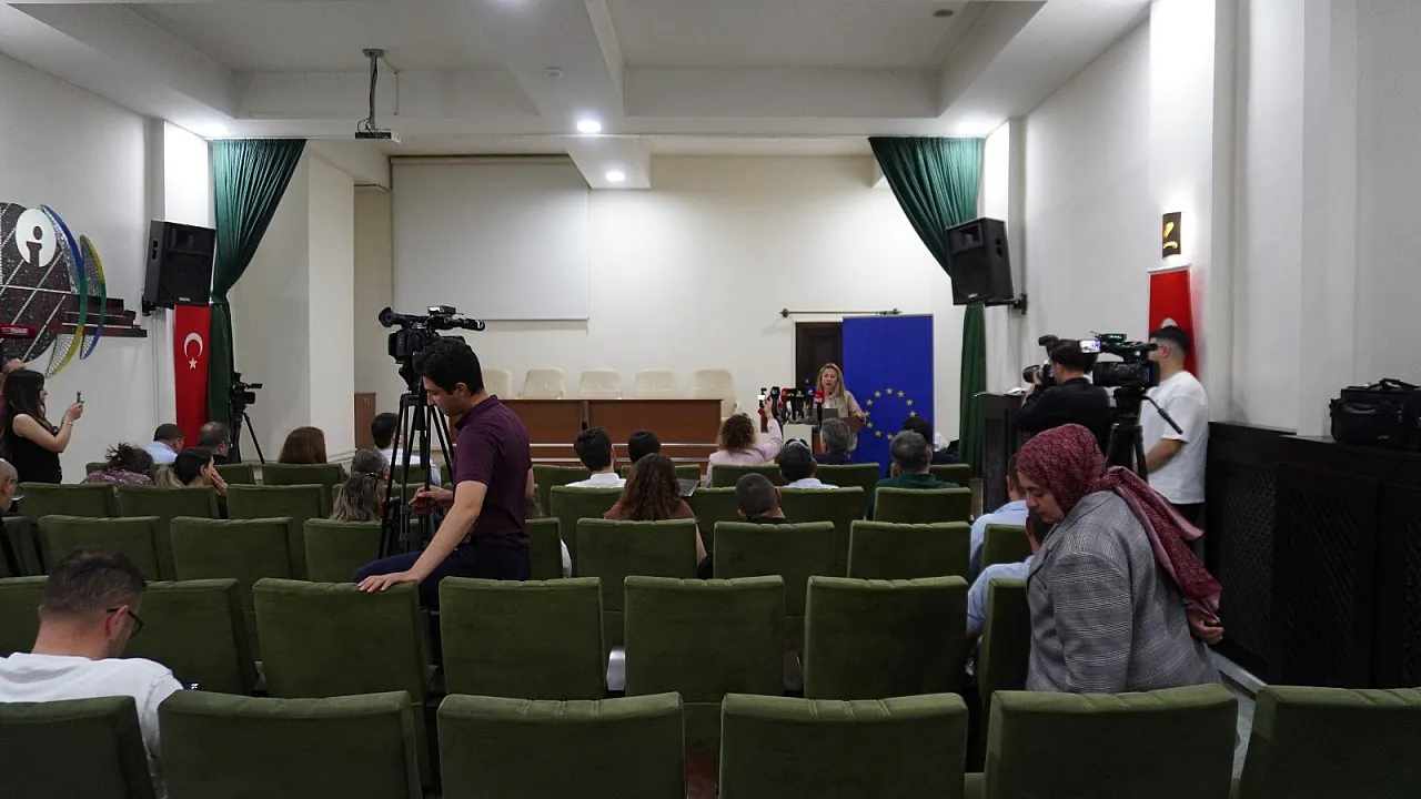 Afyon'da Gazetecilere Yapay Zeka Eğitimi Verildi