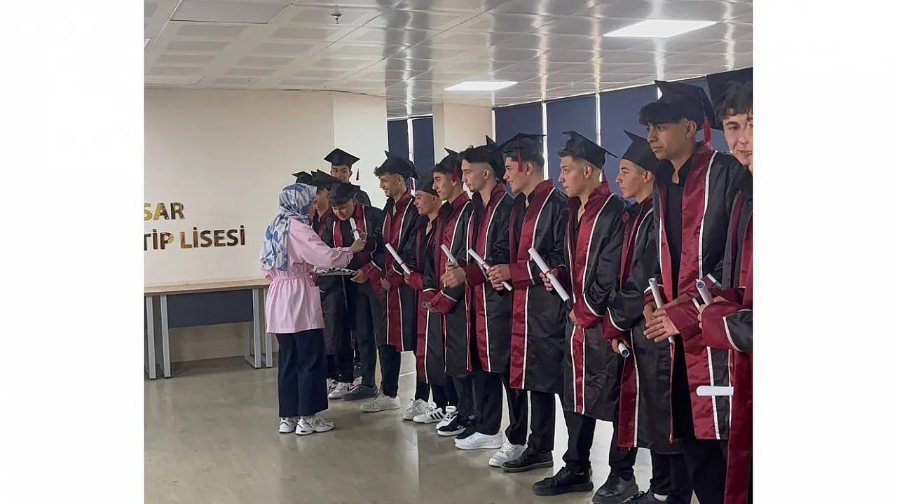 Afyonkarahisar Anadolu İHL 60. Yılında 55. Dönem Mezunlarını Verdi